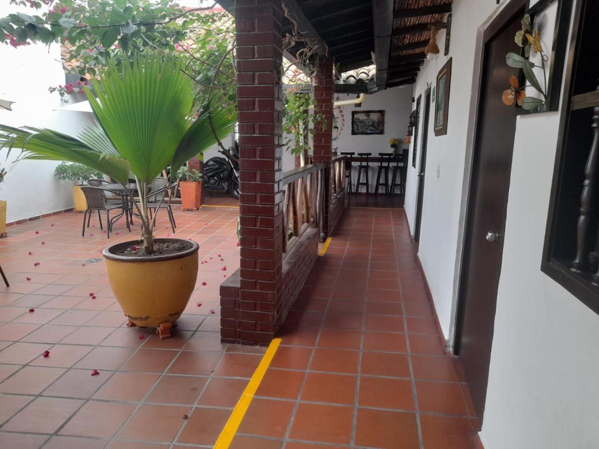 Hotel Colonial San Felipe Girón エクステリア 写真