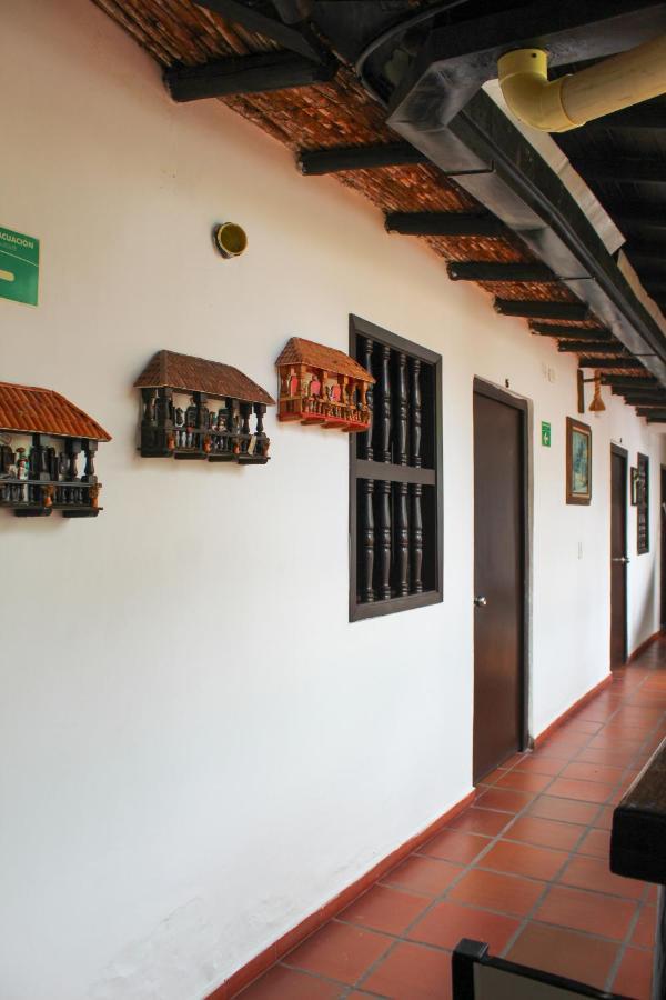 Hotel Colonial San Felipe Girón エクステリア 写真